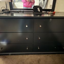 Dresser With Mirror 