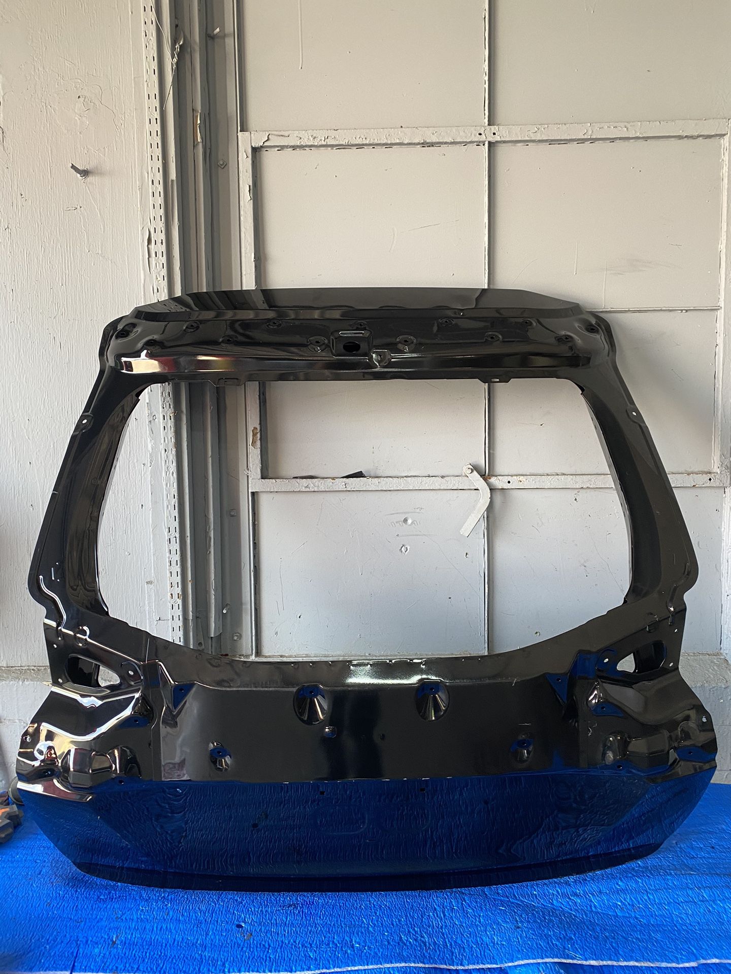 2022 2023 Mitsubishi Eclipse Cross Tailgate.
