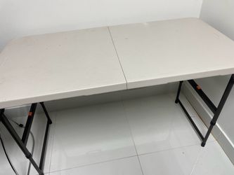 Folding tables