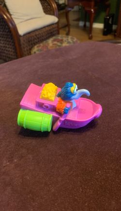 Vintage 1995 McDonald toy Gonzo in boat that moves in the water