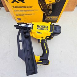 DeWALT 20V XR Framing Nailer 21 degrees