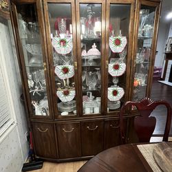 China Cabinet And Table