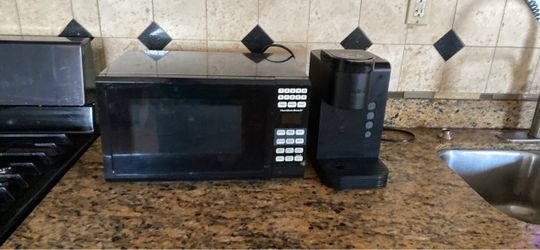 Microwave and Kerig coffee maker