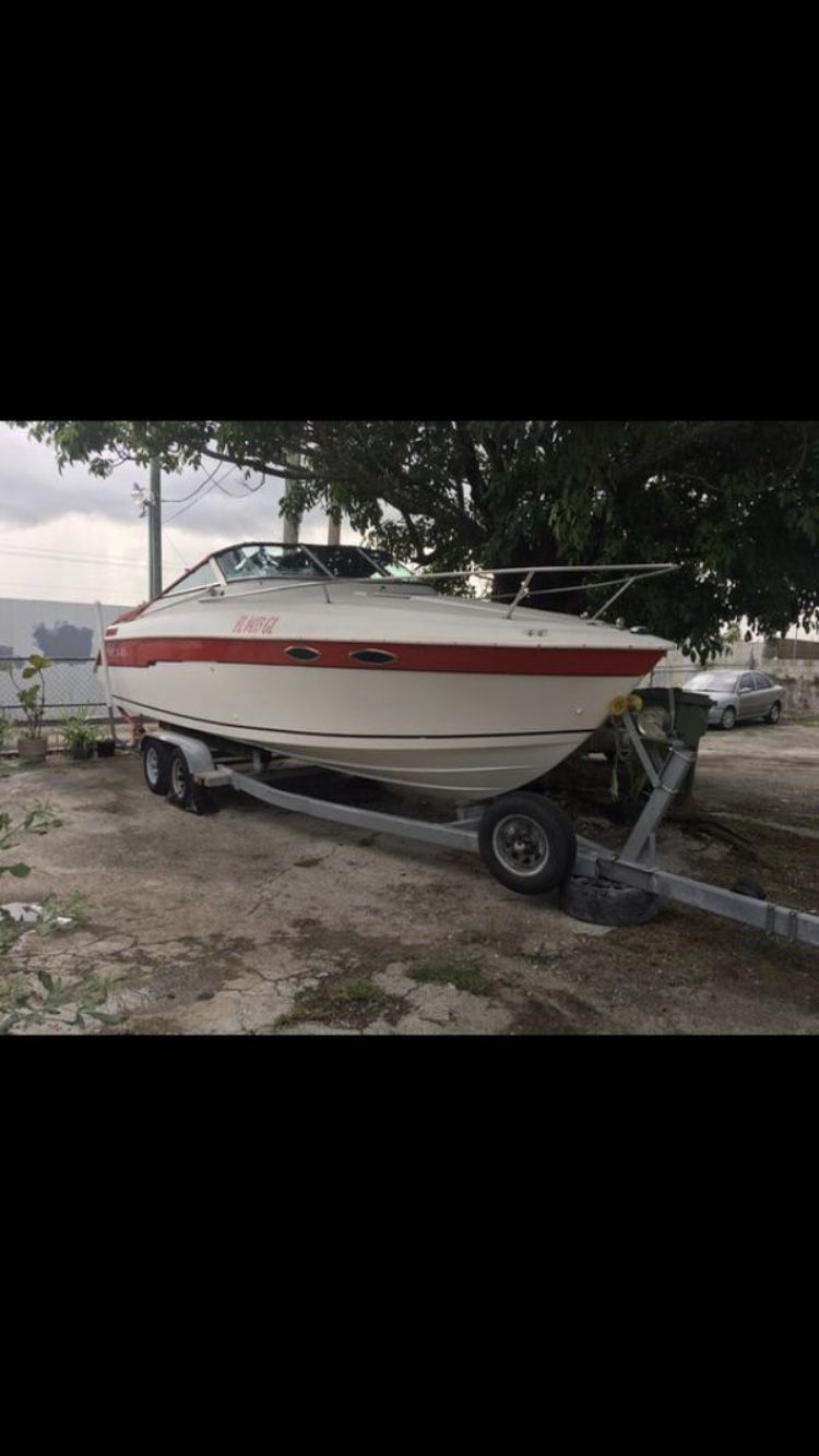 1989 Donzi 25' Ragazza Cuddy Cabin
