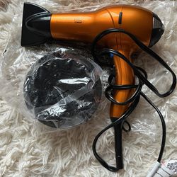 moving out sale: hand blender, hairdryer, curling iron/straightener, vacuum cleaner 