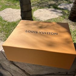18X15X7 Empty Authentic Louis Vuitton Large Empty Box Magnetic   Gift Present  In Excellent Condition 
