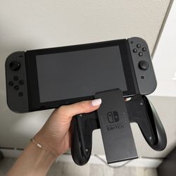 NINTENDO SWITCH + 3 GAMES