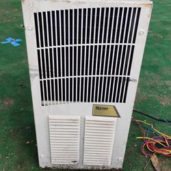 McLean 2000 BTU Air And Heating Unit