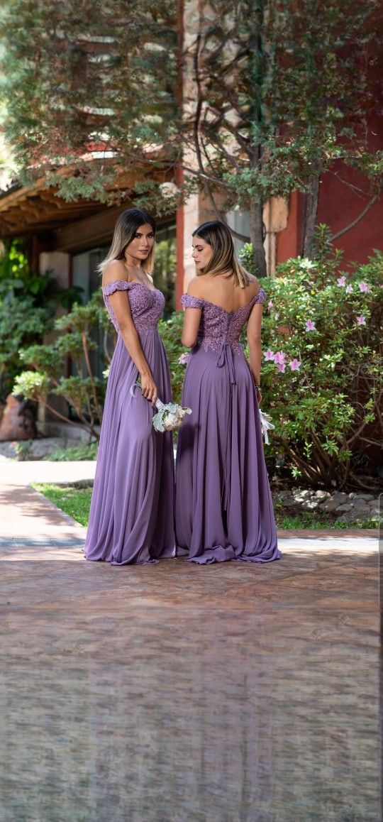 Lilac lace off shoulder maxi dress with tie back detail 

Size 8 / Lilac / Bridesmaids/ wedding / damas / formal dress / party