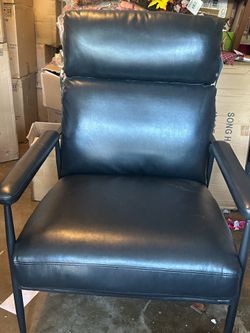 chair black