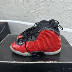 Size 11c  (PS)- NIKE LITTLE POSITE ONE Metallic Red 2023