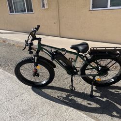 Ebike, 32mph, Only Used For 4 Days New Battery, Comes With A Charger, Air Filler And High Duty Lock, Display Screen, Fat Tire