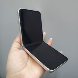 Samsung Galaxy Flip 3