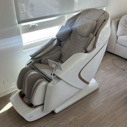 Luxury White Gold Advanced Massage Chair