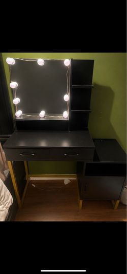 Makeup vanity