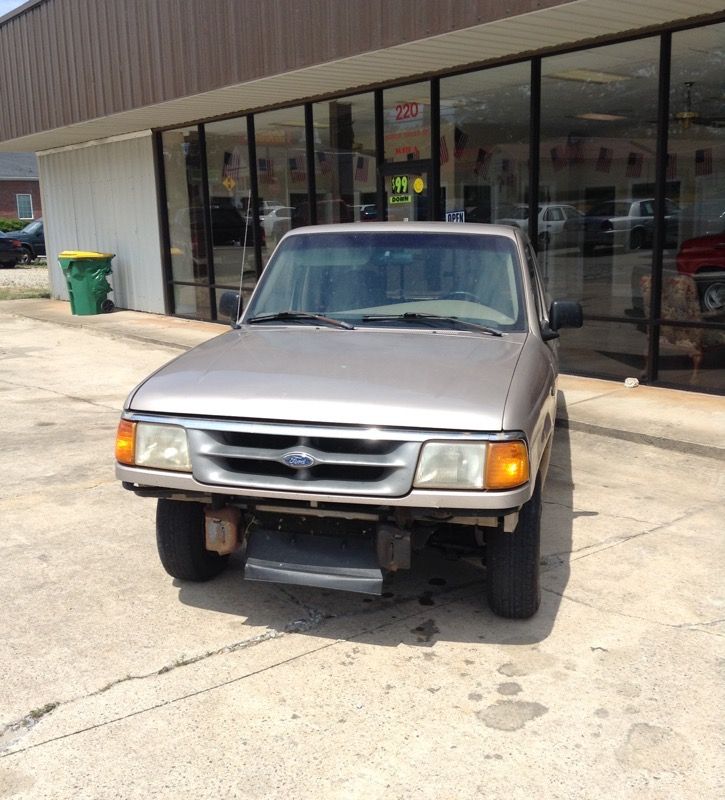 Ford ranger 97 5spd runs and drives needs front bumper