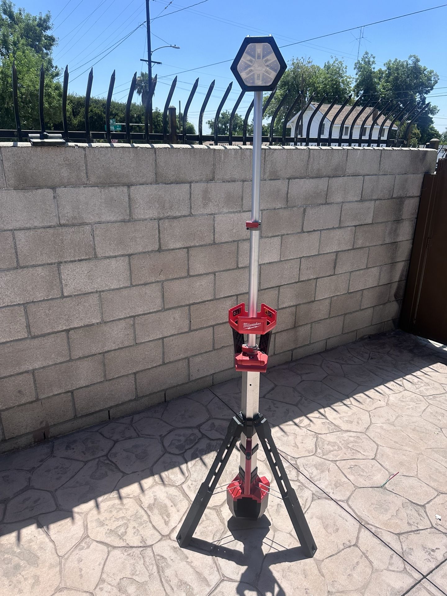 Milwaukee Rocket LED Tripod Light