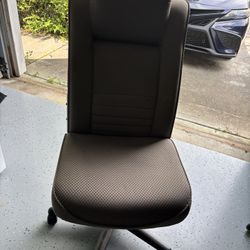 Desk chair, very comfy