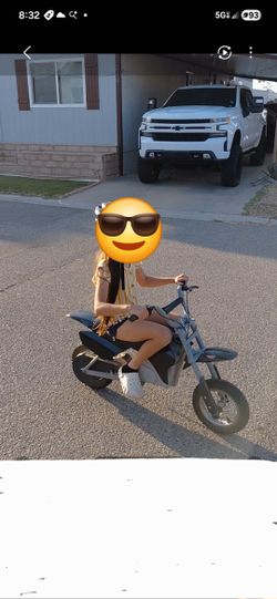 1 Electric Razor Dirt Bike