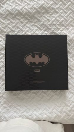 KITH x Batman - History of Batman Lapel Pin Anniversary Set DC Comics