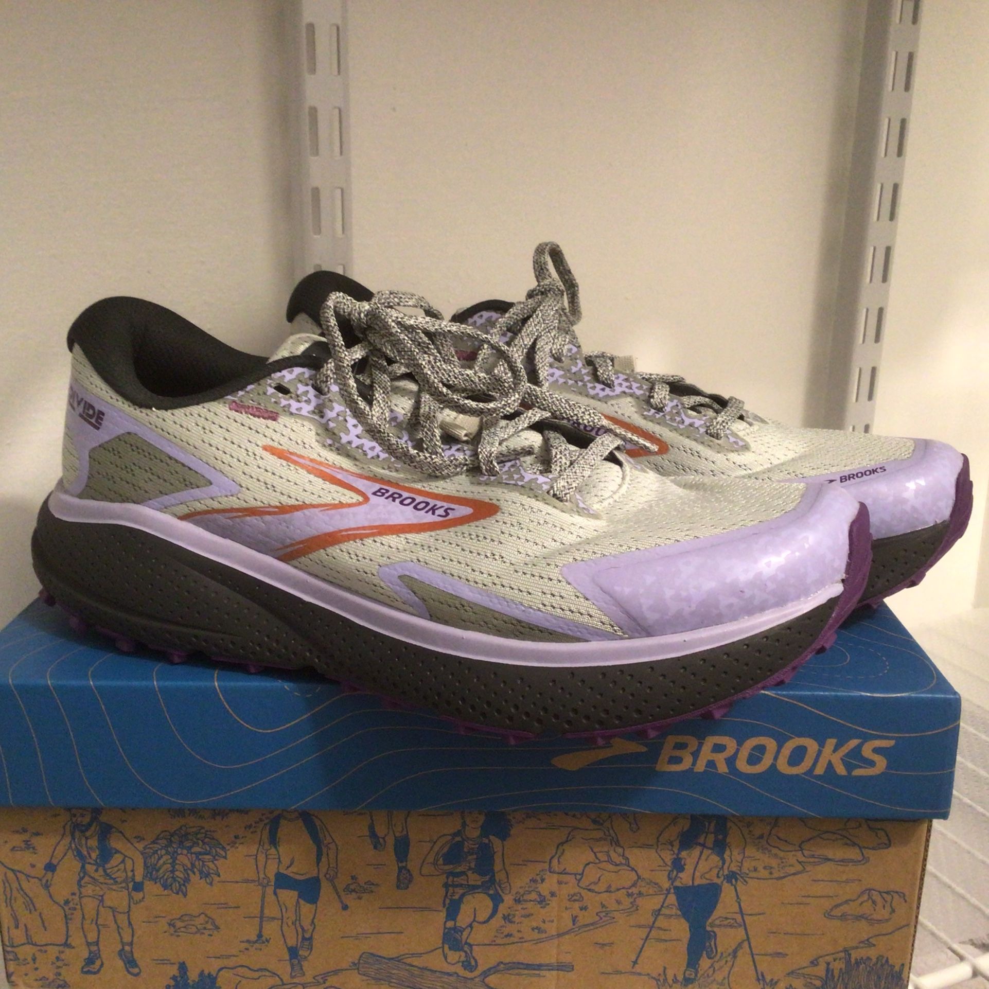 Nwb Women’s Brooks Divide 5 Sz 8 Athletic Shoes 