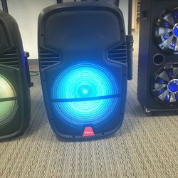 15 inch rechargeable Bluetooth speaker/aux/fm/USB and sad port/microphone for karaoke /brand new!!