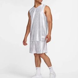 Kobe White Men's 6" Nike Dri-FIT Reversible Basketball Shorts XL & Jersey XL Set