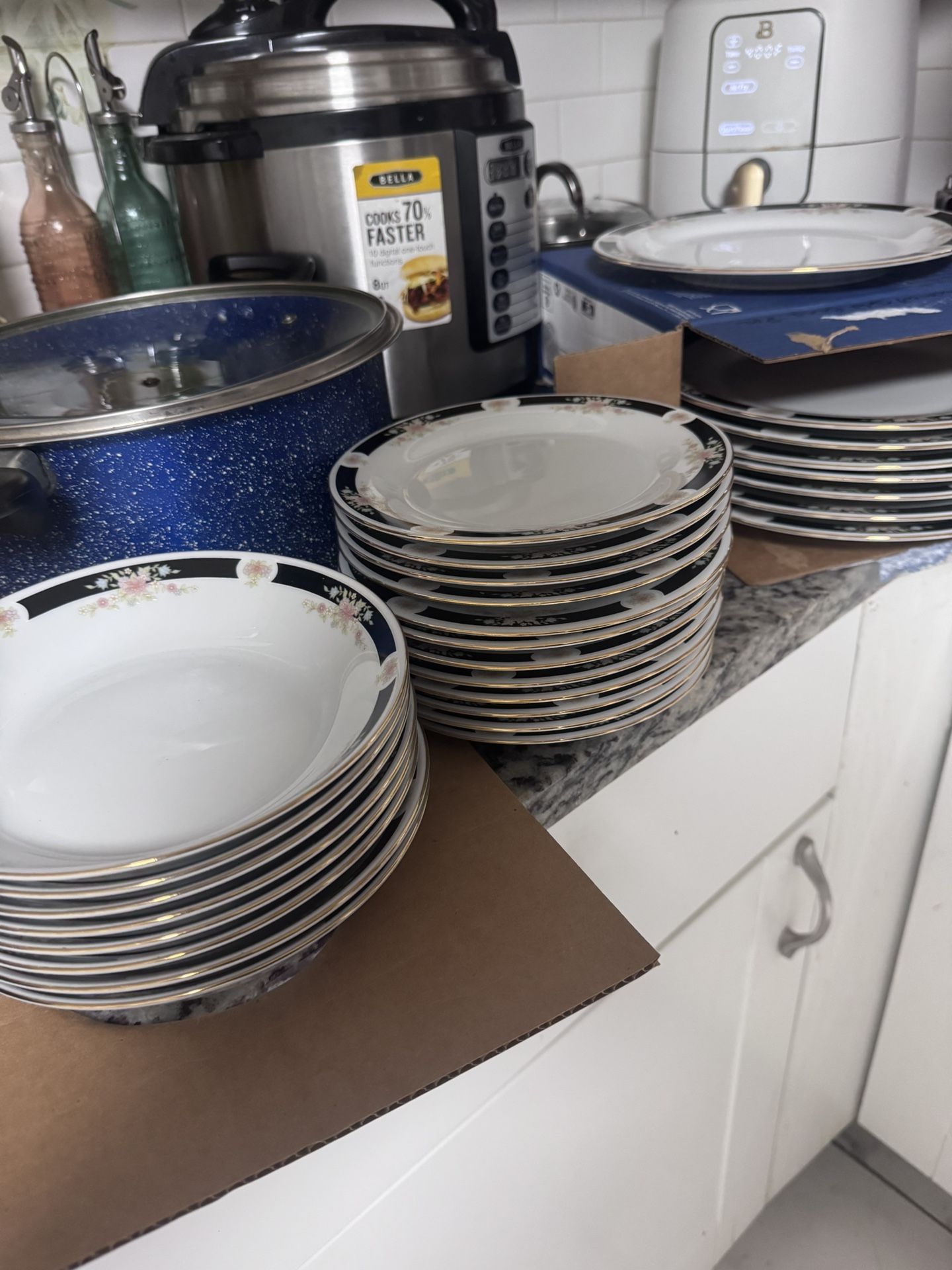 Crown Ming Fine China Adriana Gold Rim