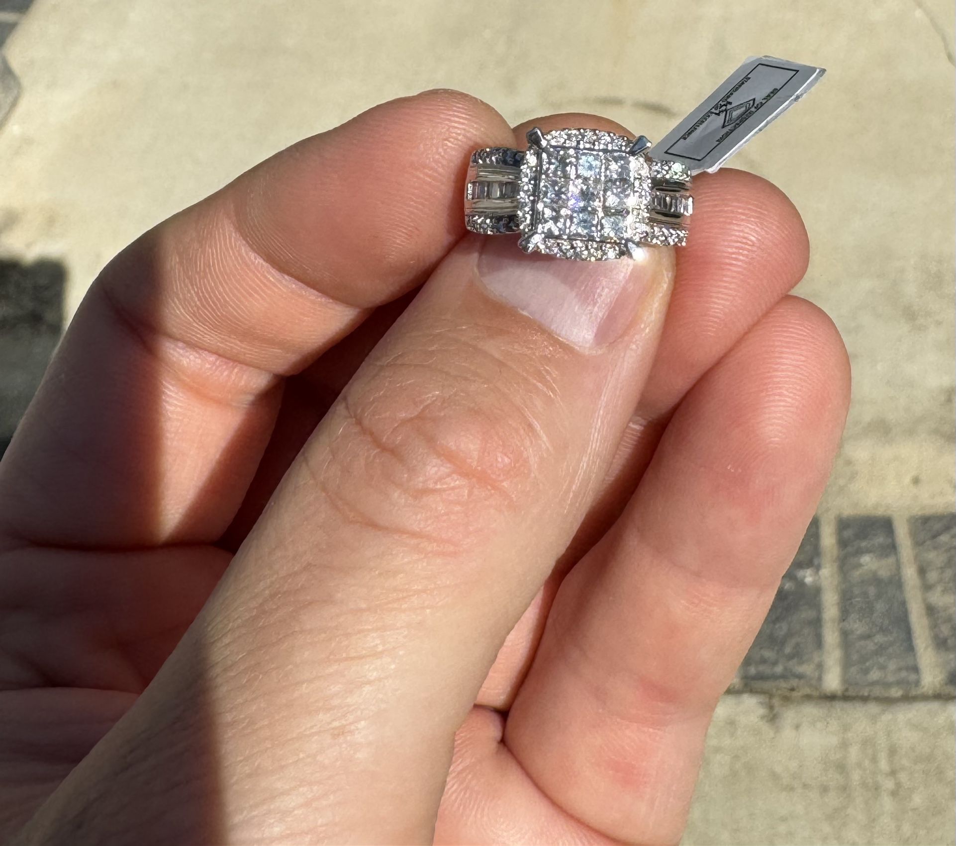 Beautiful ring 14k white gold All Natural diamonds with IGI certification. SIZE 6 Jewelry