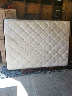 Queen matress like new