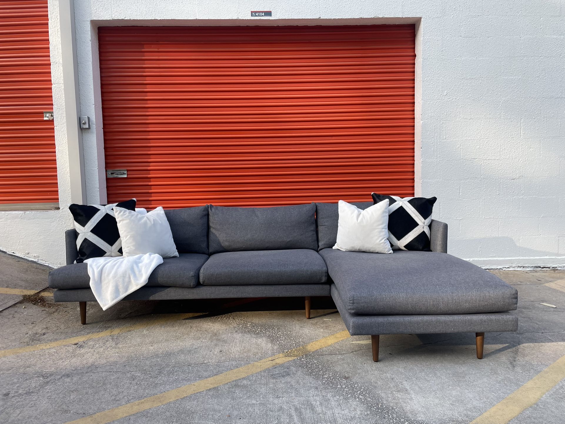 Article L-Shape Sectional Couch