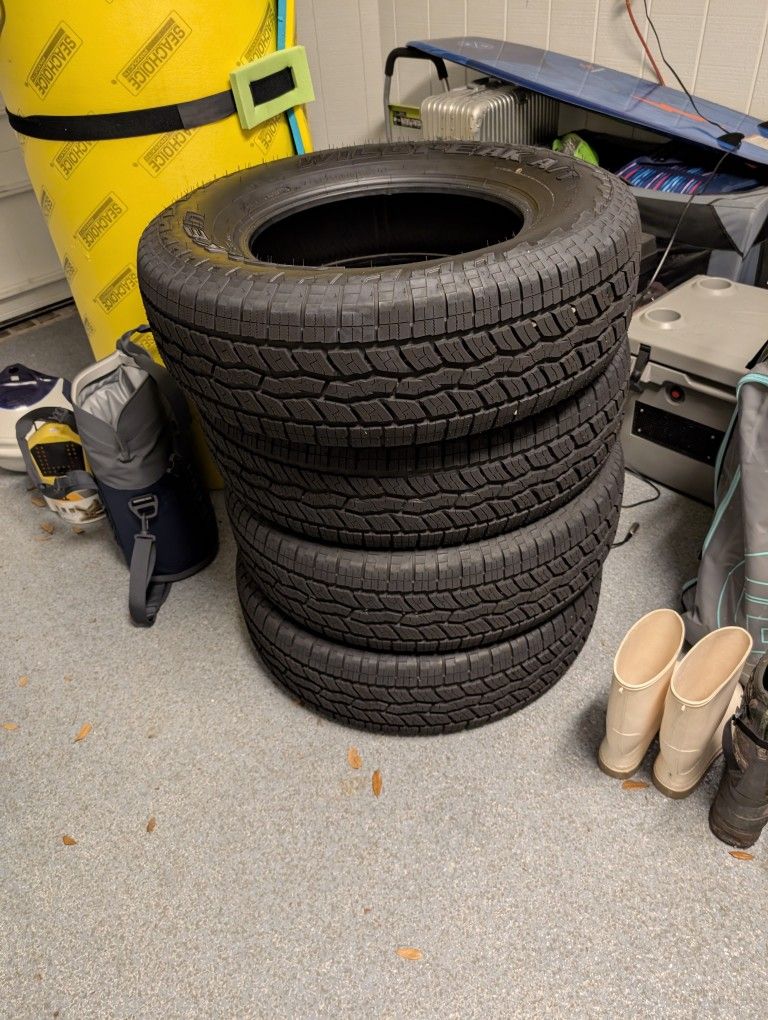 265/70/R18 falken wild peak A/T