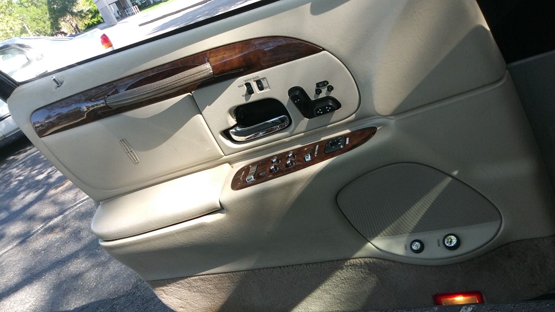 2001 Lincoln Town Car