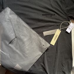 Black essential shirt