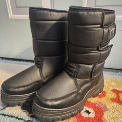 $10 - Size 8 (Young Men) Snow Boots