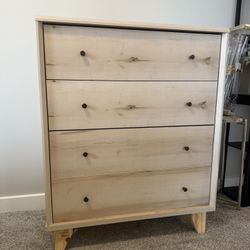 Sauder Willow Place 4-Drawer Chest in a Pacific Maple finish 