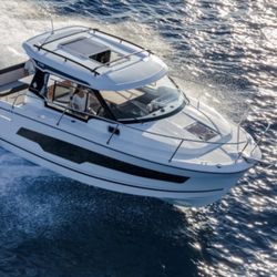 Beautiful Jeanneau NC 795 S2 powered by Mercury 225 hp