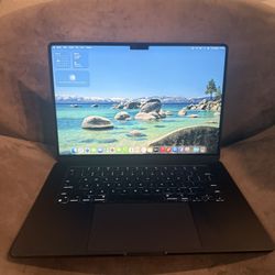 MacBook Air 15" M3 / 256GB SSD / 99% Battery — Like New