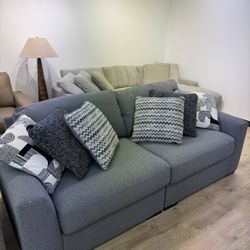 FREE DELIVERY 🚚 Brand New In Package Loveseat