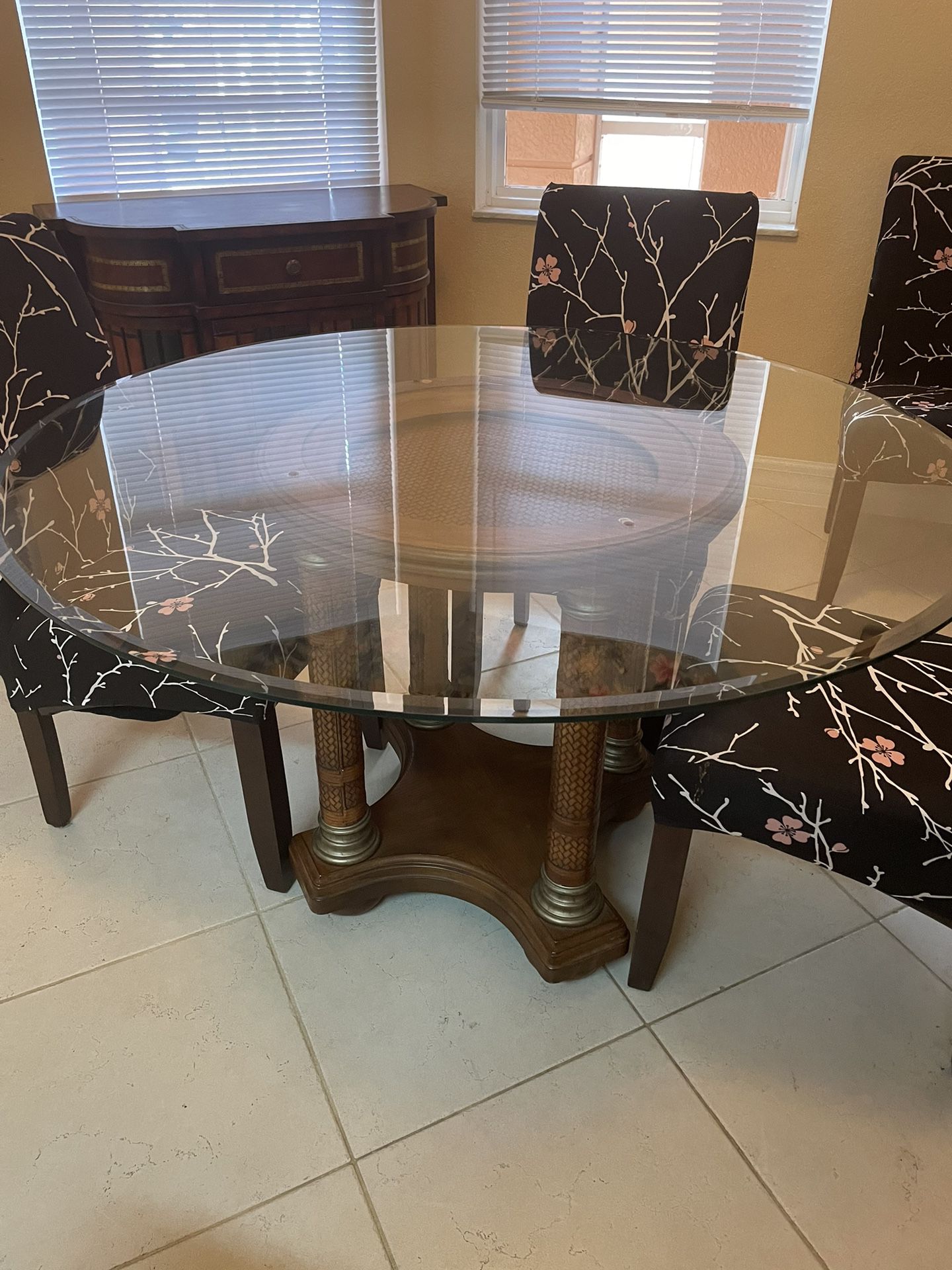Glass Top Dining Table And 6 Chairs 