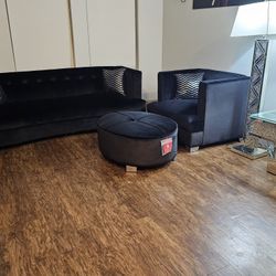 Suede Living Room Set Plus Coffee Table End Tables Plus Lamps They Are Mirrored