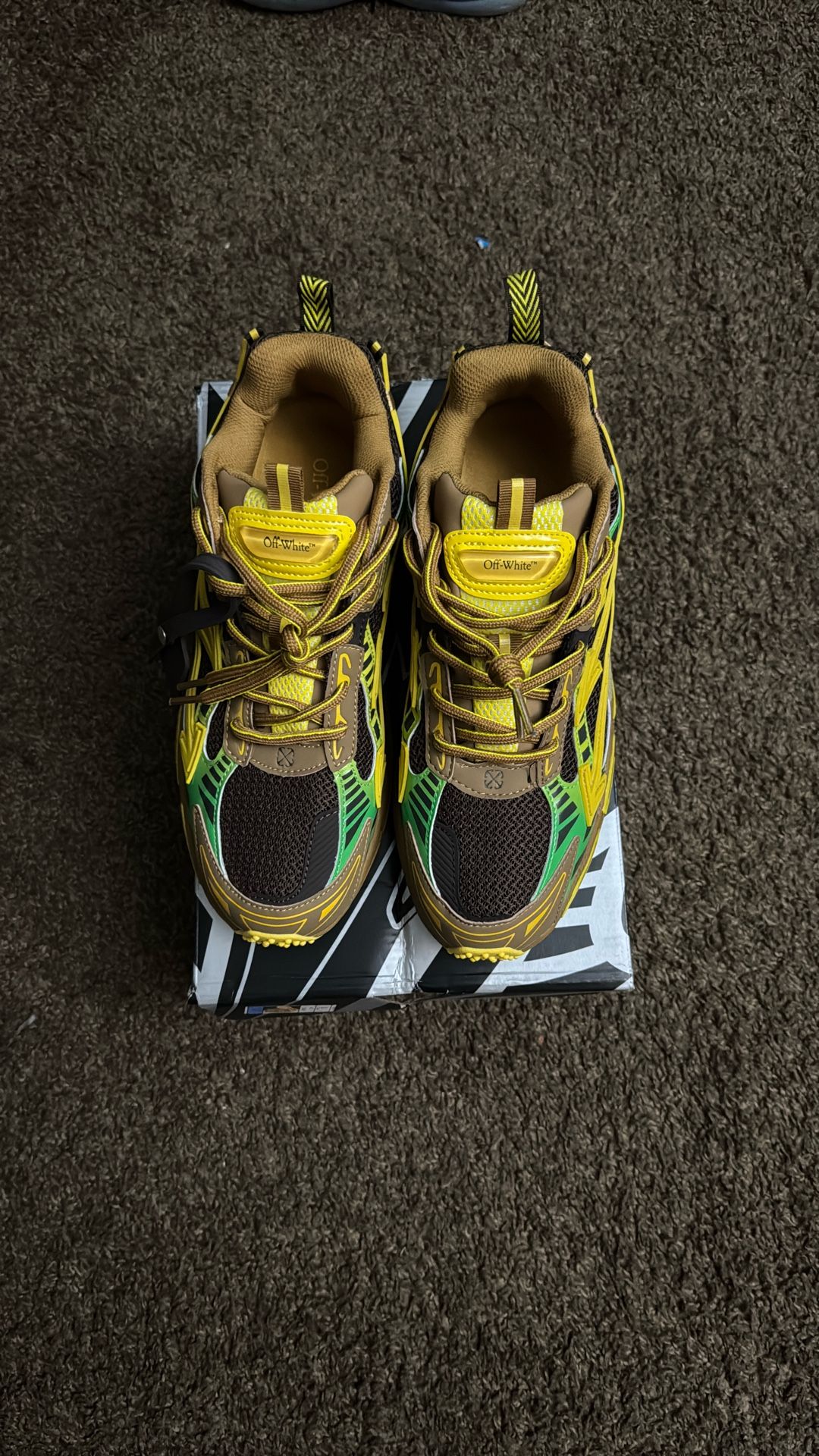 Off White “be right back”