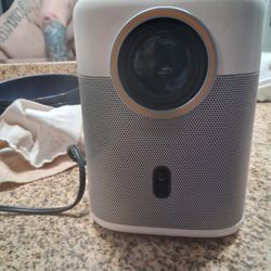 Vankyo Smart Projector And HD Screen 