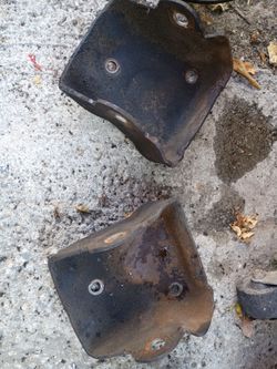 B body clam shell mounts