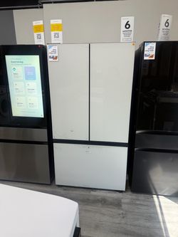 Samsung Bespoke 30 Cu Ft French Door Refrigerator With Auto Fill Water Pitcher In White Glass 😍