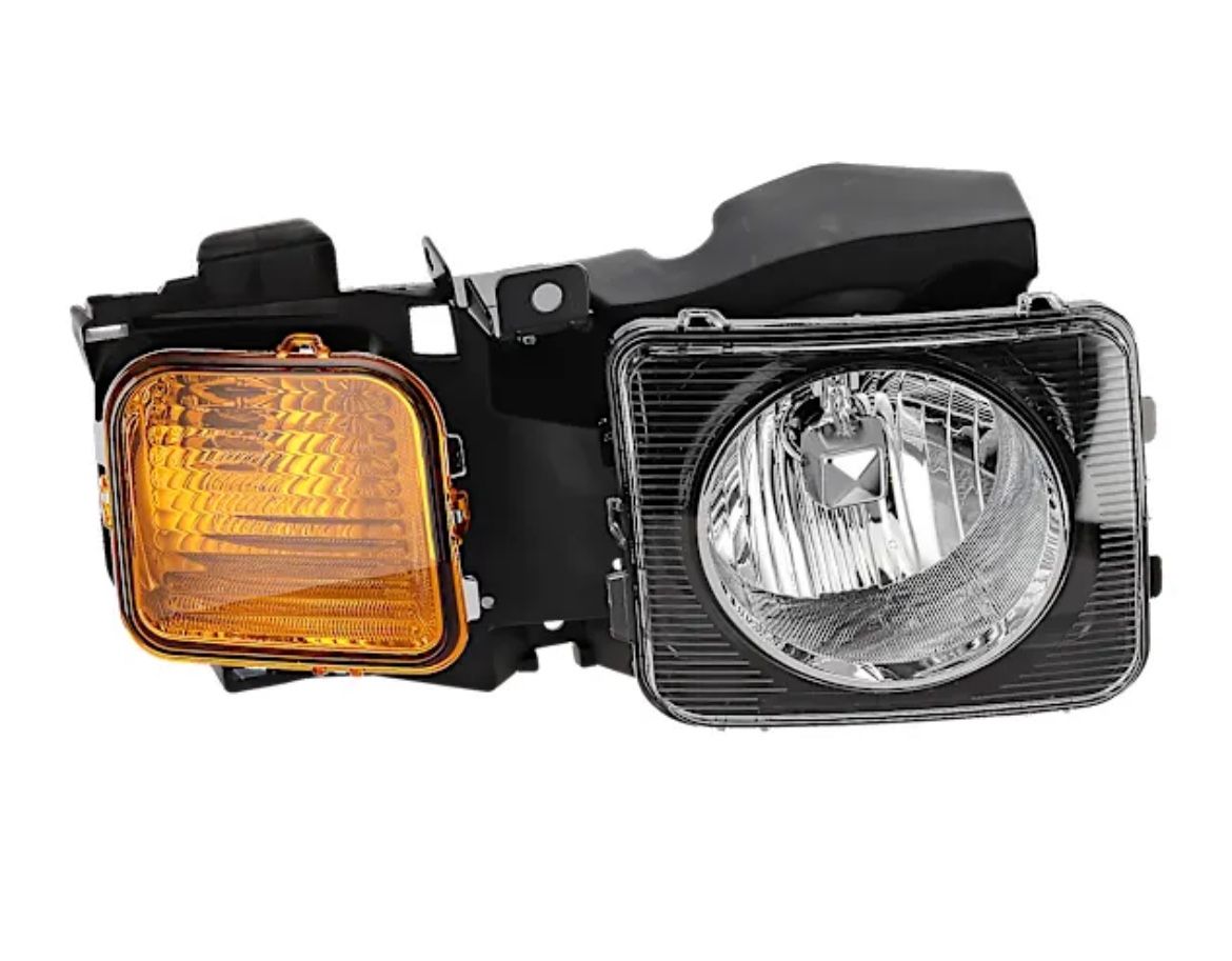 New 2007 Hummer H3 Passenger Headlight Assembly