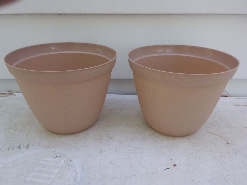 Plastic Flower Pots (2)