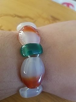 Stretchy bracelet stone