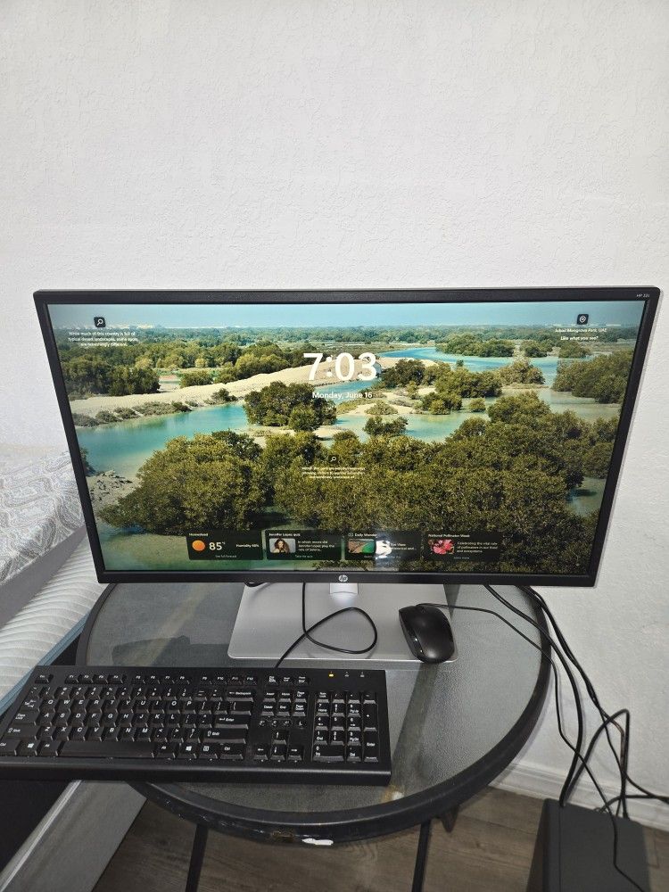 Hp EnvyPC - i7-10700, 8GB RAM, Windows 11 + 32-inch Monitor