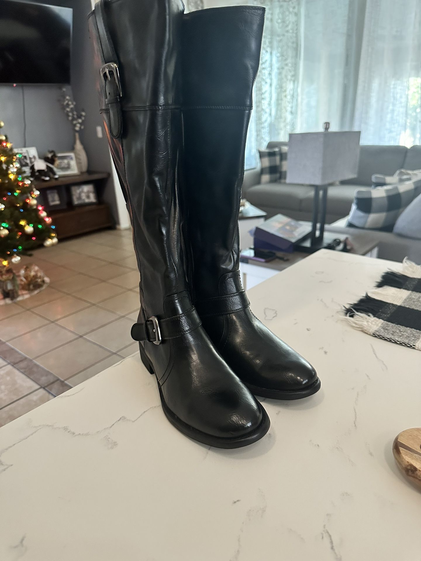 New Women Boots Size 7